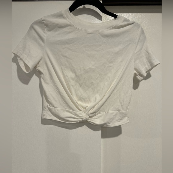 White short sleeved cropped top size small - Picture 2 of 4